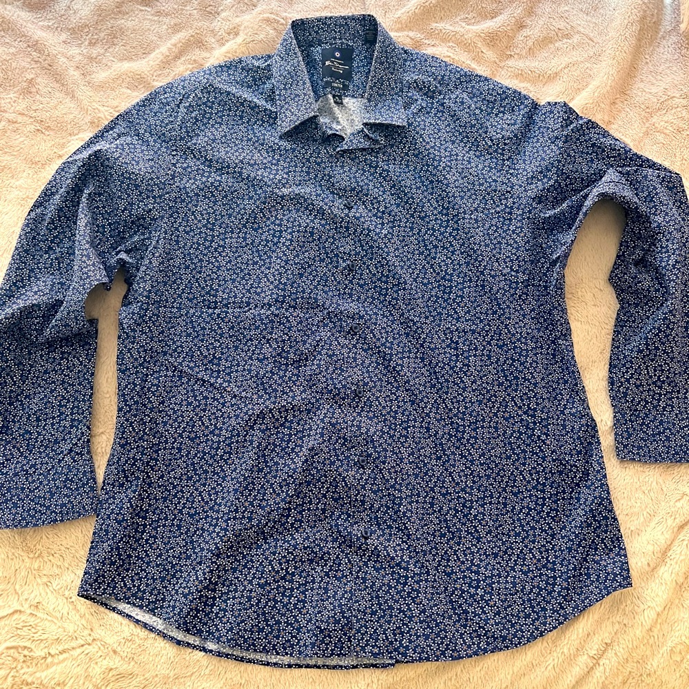 Men’s Ben Sherman floral pattern stretch button down shirt. (XL)